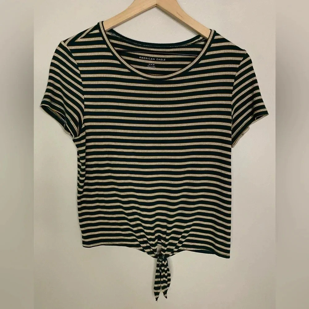 American Eagle women’s MED short sleeve cropped tee tie front green & mustard